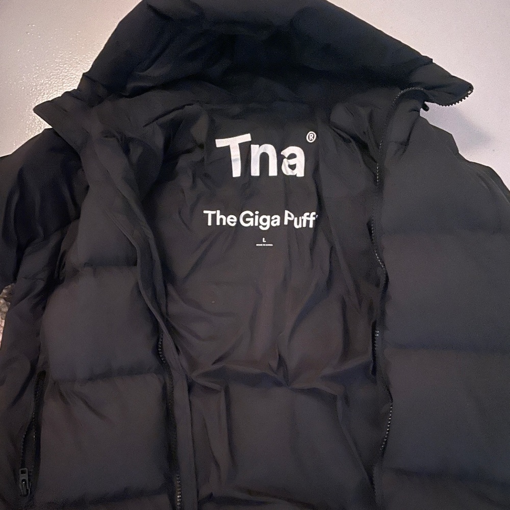 Aritzia TNA Giga Puff Oversized